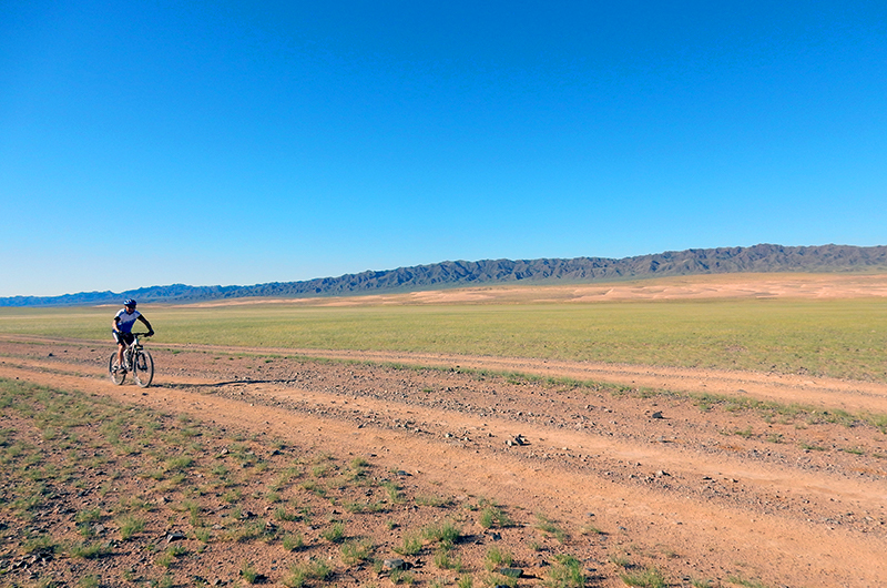 Mountain biking trip in Mongolian Gobi